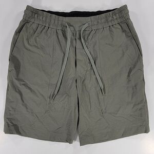 Lululemon Bowline Shorts Mens Medium  Green Athletic Gym Pockets Stretch